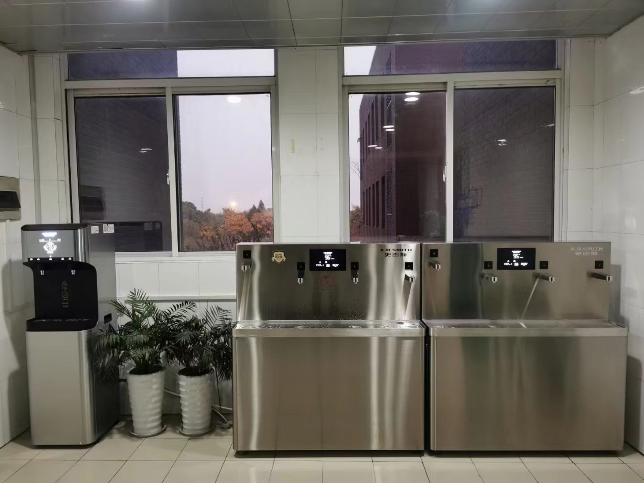 常熟国际学校直饮水设备安装现场